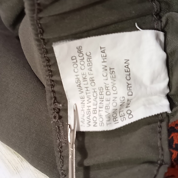 Bugged Exposure Converible Pants to Shorts Size Medium Olive Green - Picture 14 of 15